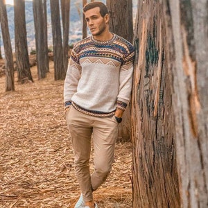 Alpaca sweater with Llama figures, Unisex alpaca sweater with round neck, Alpaca wool pullover sweater