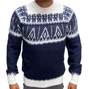 Alpaca sweater with Llama figures, Unisex alpaca sweater with round neck, Alpaca wool pullover sweater
